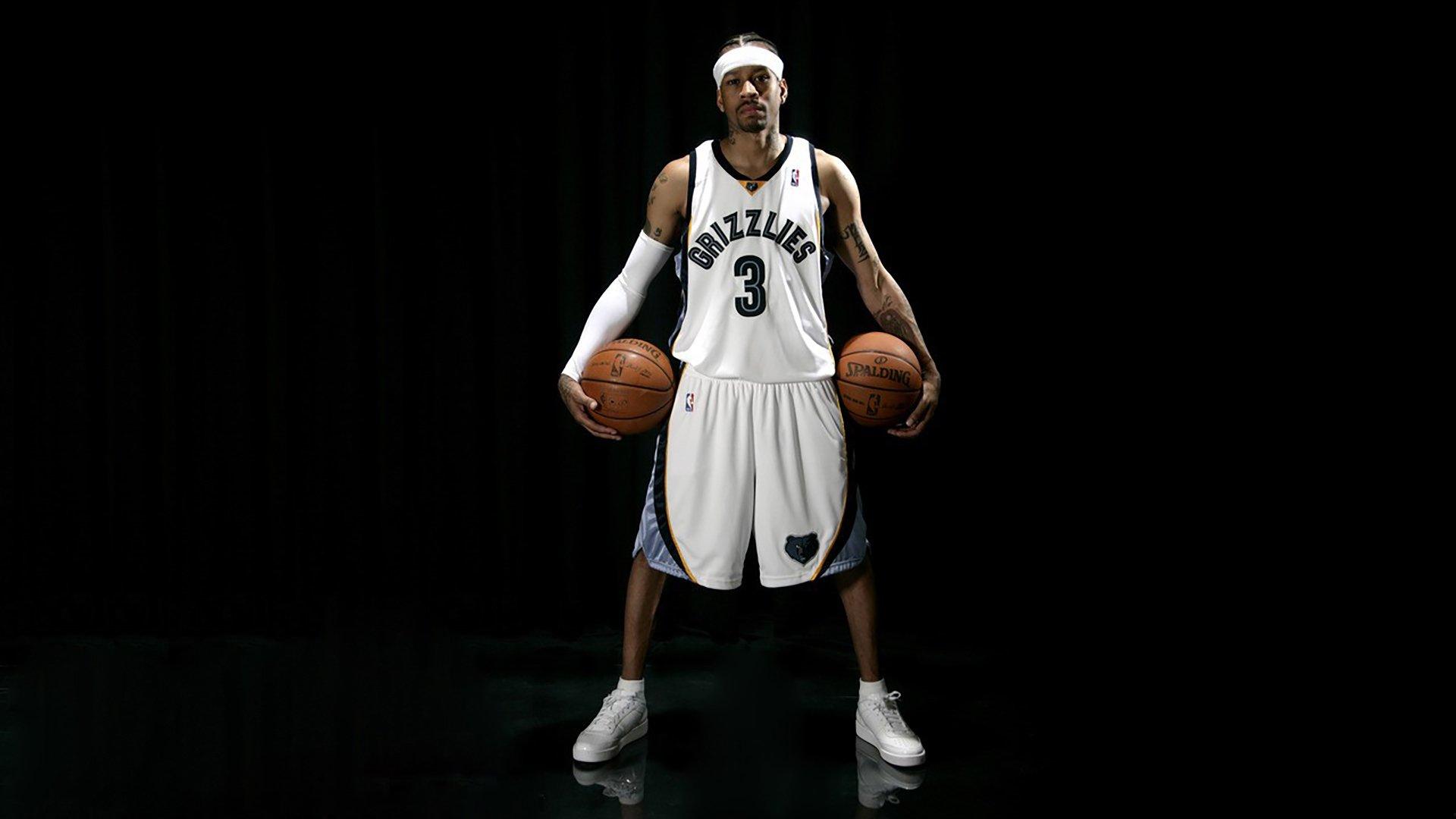 每体独家，新星马马杜-法尔亮相巴萨一线队训练场，哈维曾将其列为重点考察对象